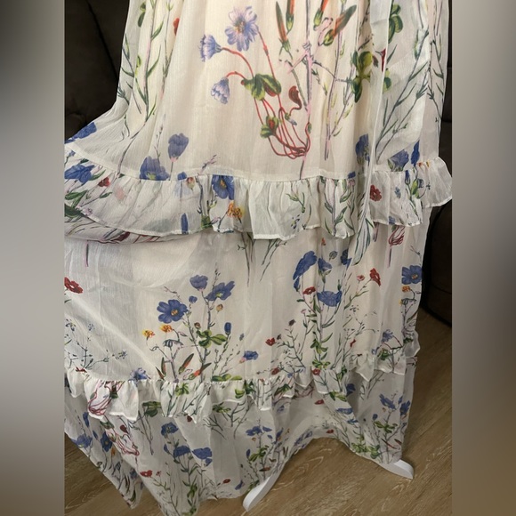 🪻SWEET🌸Never Worn Vici Dena Floral Ruffled Tiered Maxi Dress Sz M Medium - Picture 9 of 15